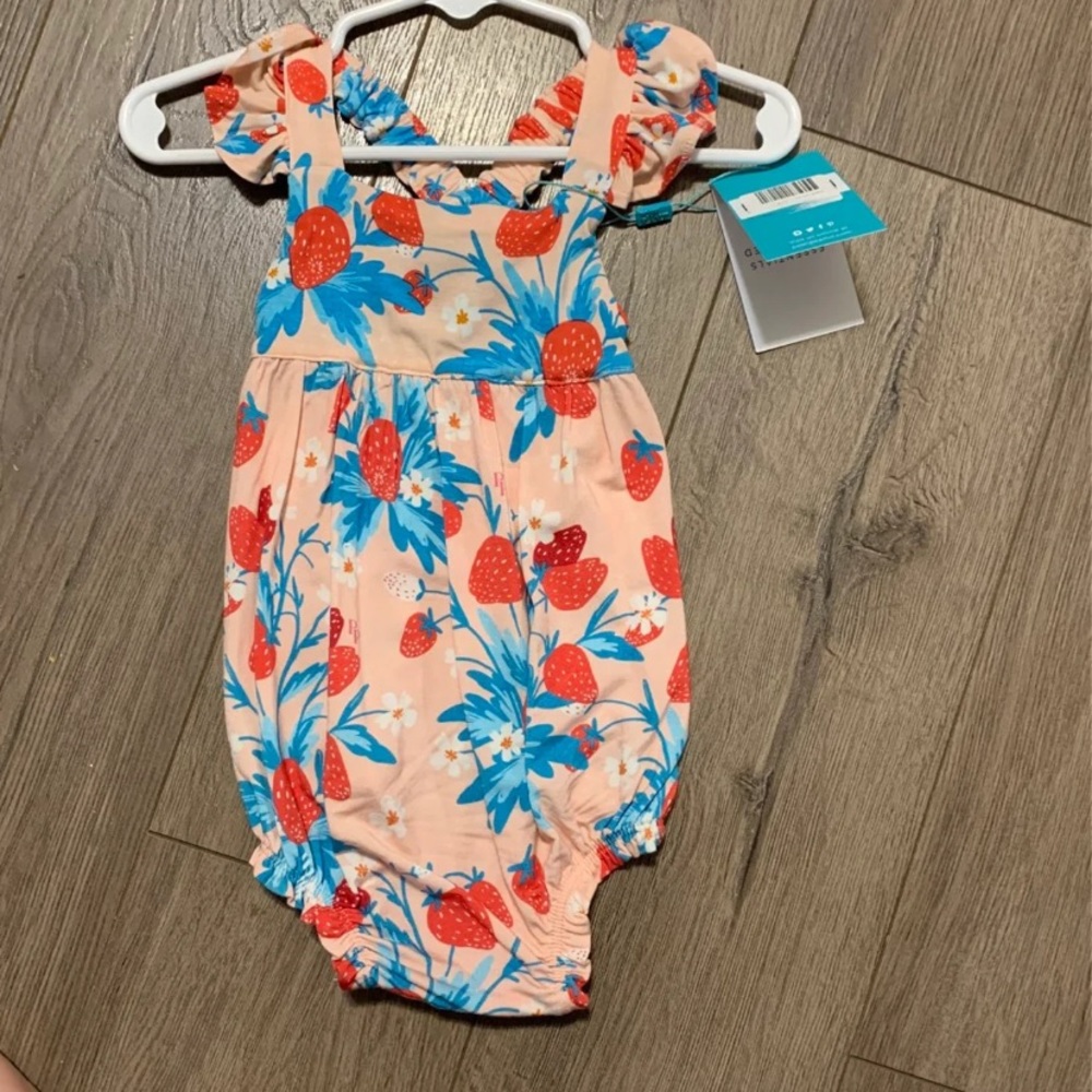 Nwt 12-18 month strawberry bubble